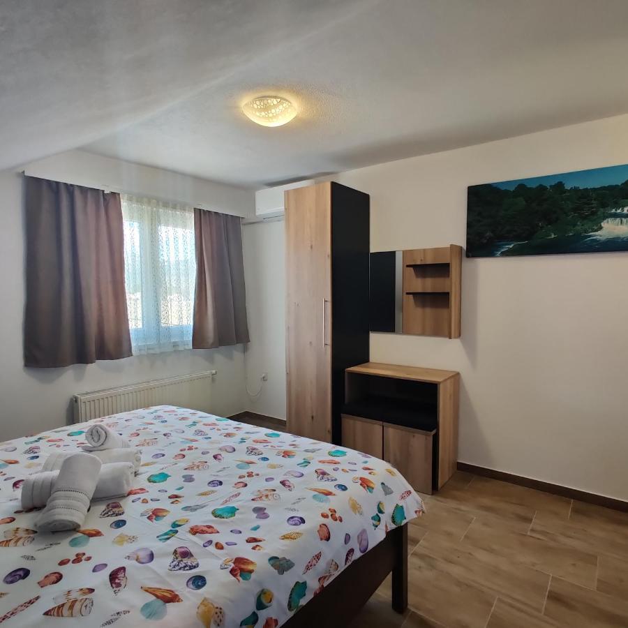 Guest House Sapina Korenica Exterior photo