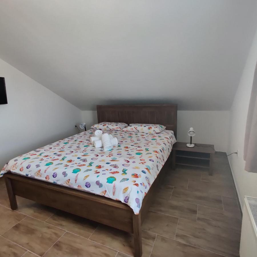 Guest House Sapina Korenica Exterior photo
