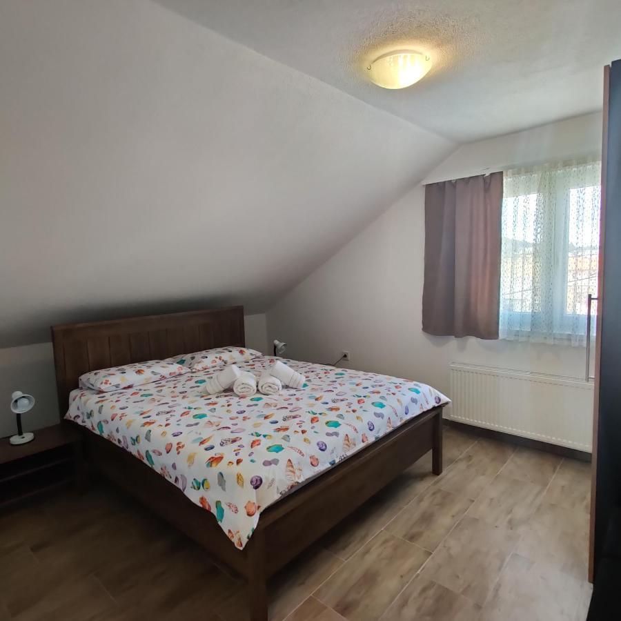 Guest House Sapina Korenica Exterior photo