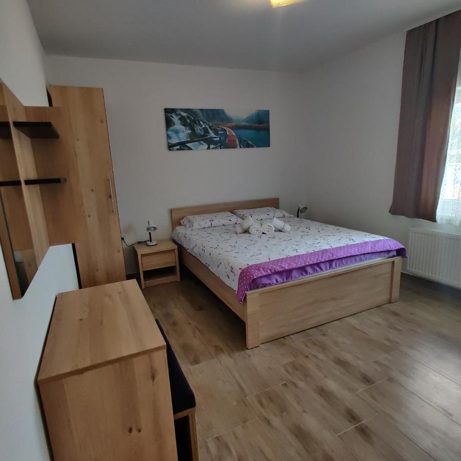 Guest House Sapina Korenica Exterior photo
