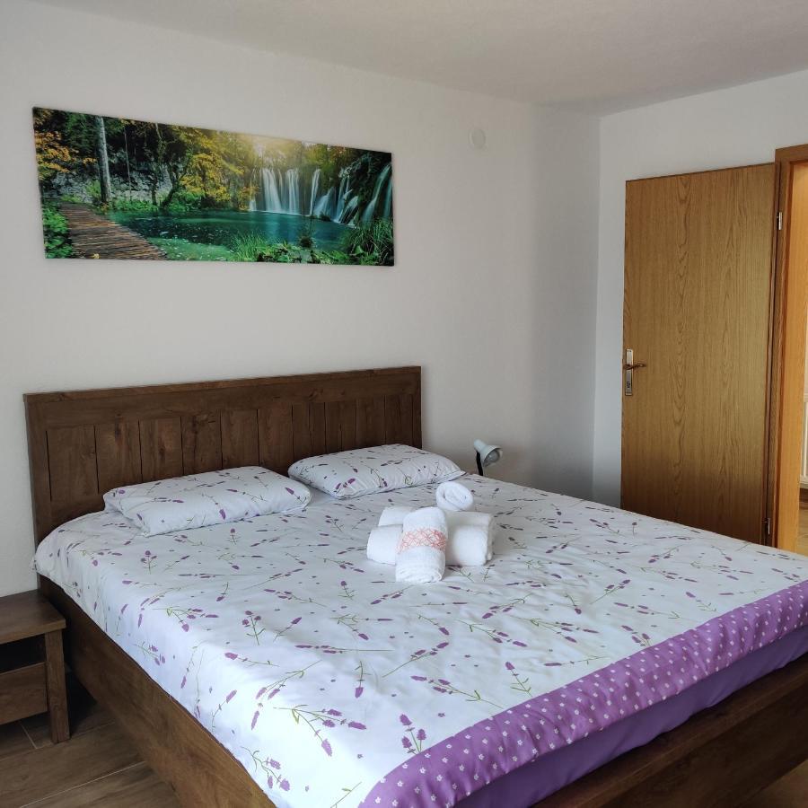 Guest House Sapina Korenica Exterior photo