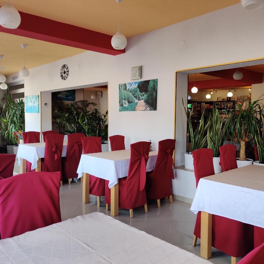 Guest House Sapina Korenica Exterior photo
