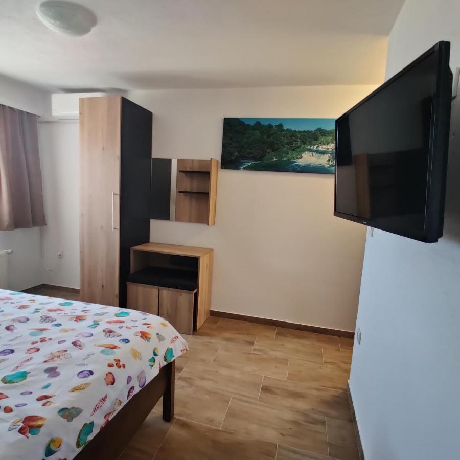 Guest House Sapina Korenica Exterior photo