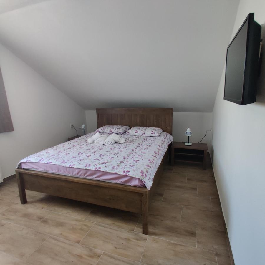 Guest House Sapina Korenica Exterior photo