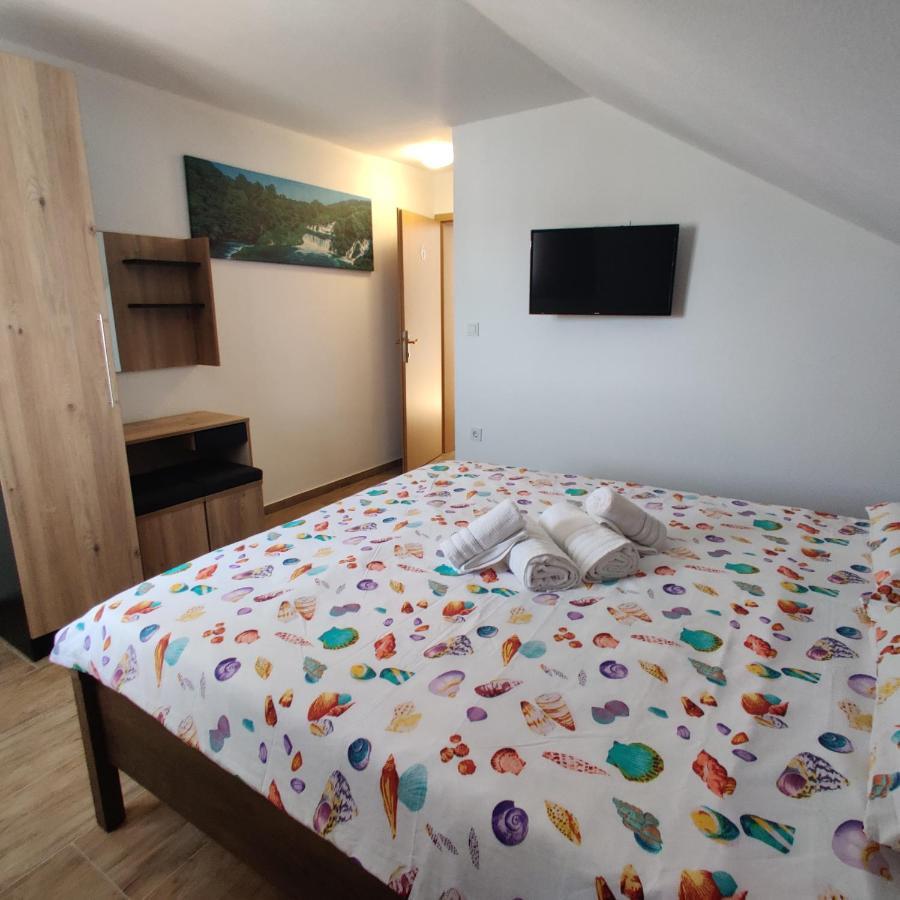 Guest House Sapina Korenica Exterior photo