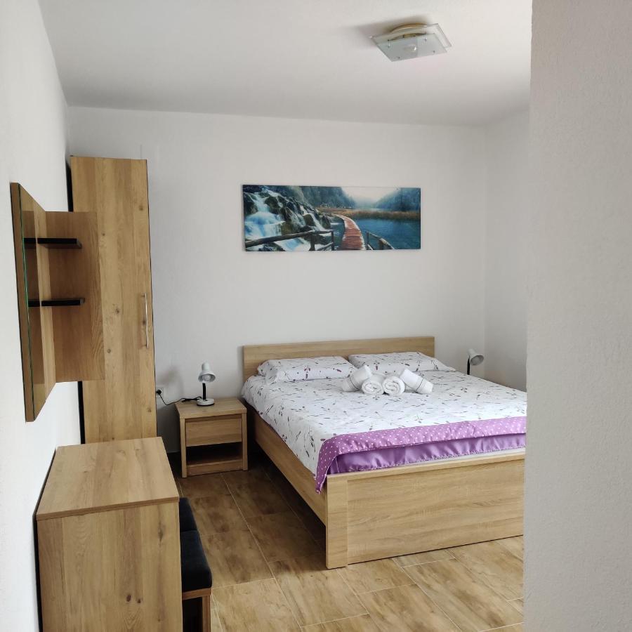 Guest House Sapina Korenica Exterior photo