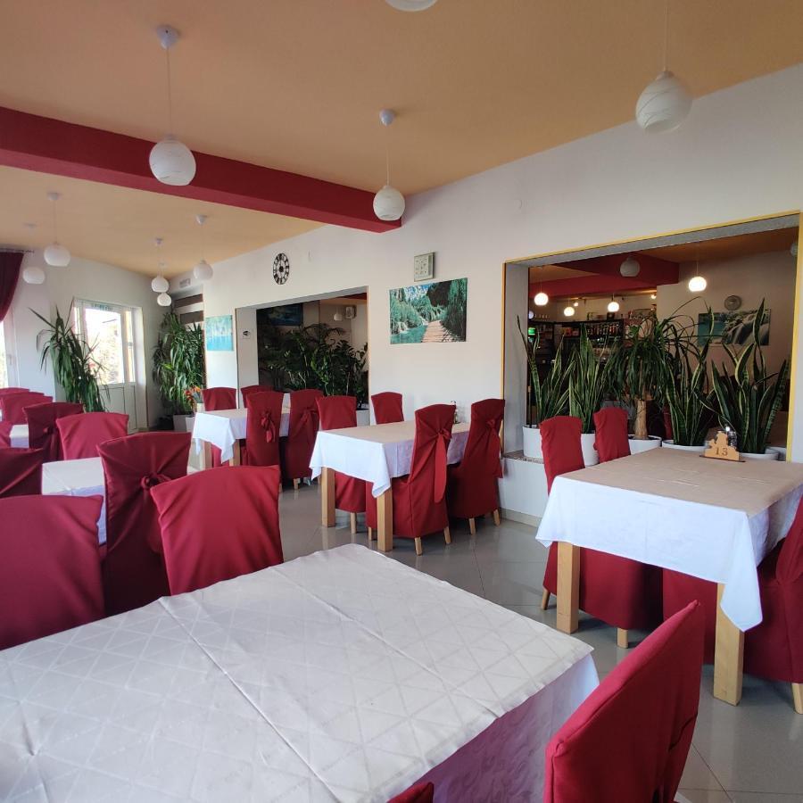 Guest House Sapina Korenica Exterior photo
