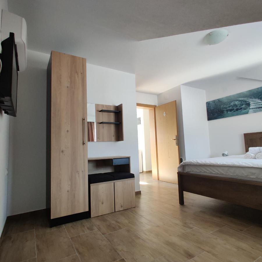 Guest House Sapina Korenica Exterior photo