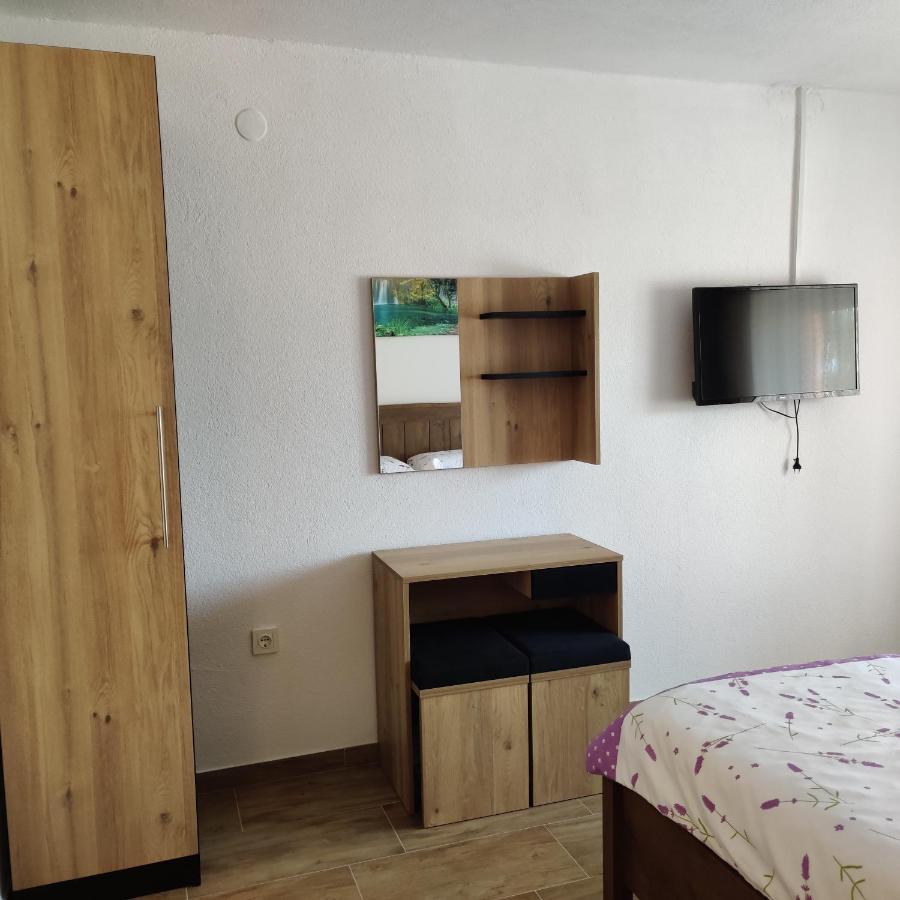 Guest House Sapina Korenica Exterior photo